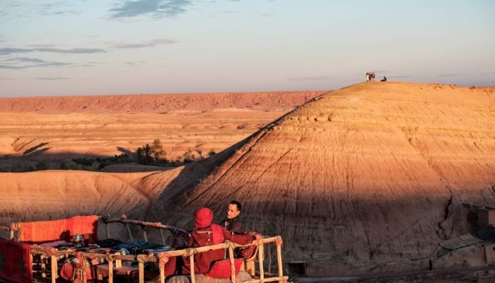 terrasse-sur-les-hauteurs-du-ksar-ait-benhaddou-au-coucher-du-soleil-maroc-662389-1620x1080